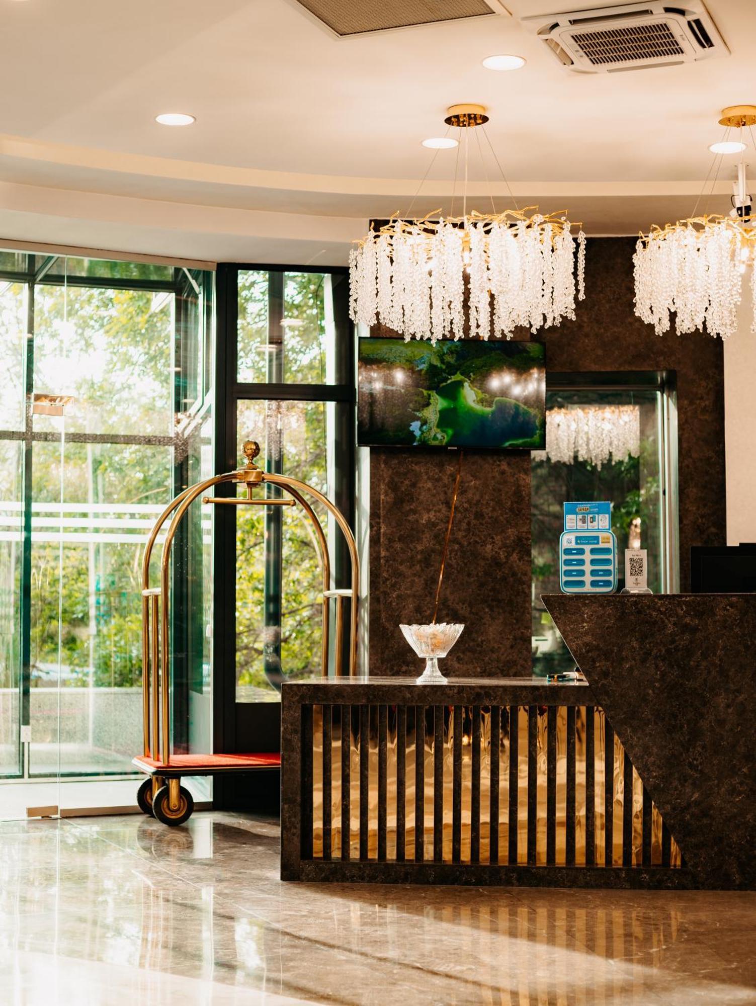Grand Mildom Hotel Almatý Exterior foto
